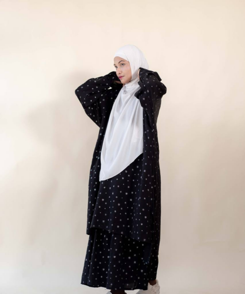 Ommi in Starry Night